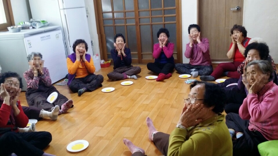 웃음교실 프로그램 사진1.jpg